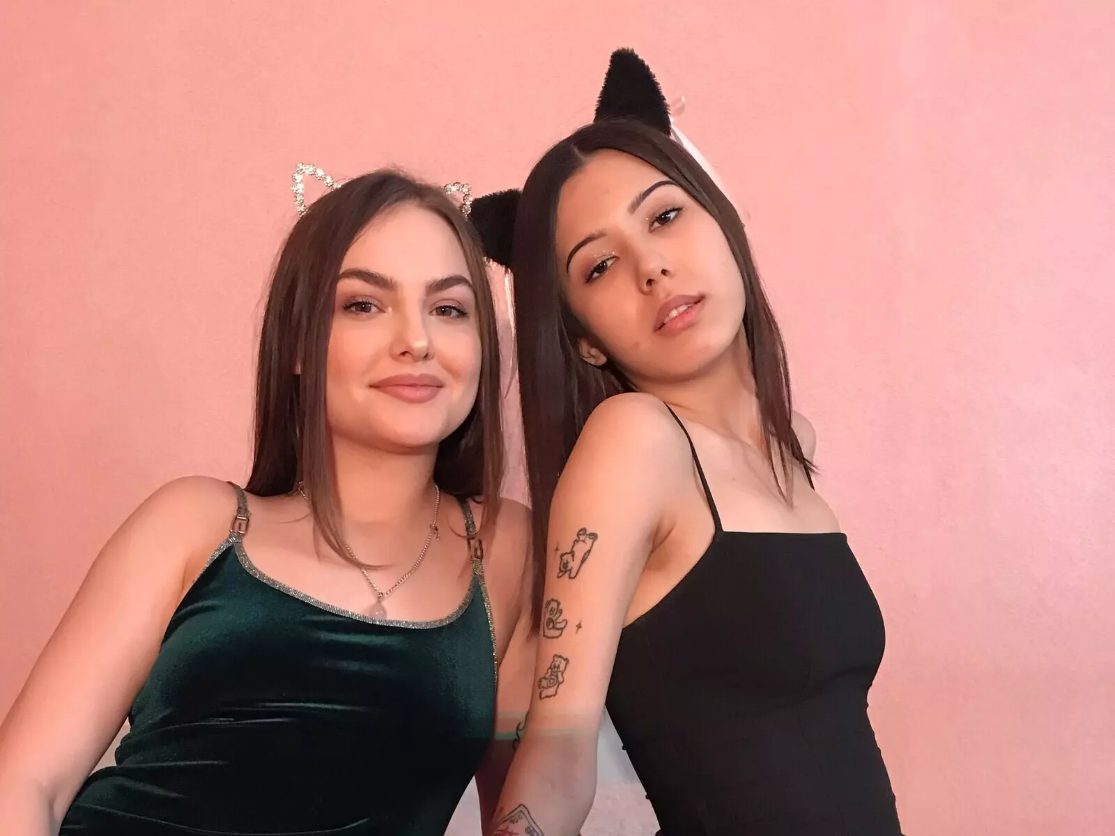 EmmaAndKayla livejasmin